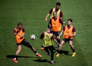 开云体育入口-场上强弱对决，欧洲球队争夺胜利的简单介绍