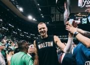 开云足球直播-巴西男篮力克马刺，波尔津吉斯惊艳世界