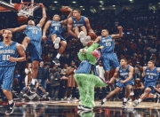 开云体育在线-当国王跨越海洋，萨博尼斯打穿凯尔特人之夜，文班亚马在德甲争冠战宣告接管时代