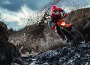 开云体育登录-韩国队轻取泰国队，桃田贤斗点燃赛场，亚洲体坛的双重奏