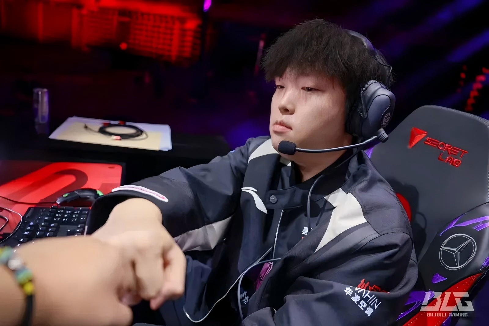 T1险胜RNG，Huni惊艳世界