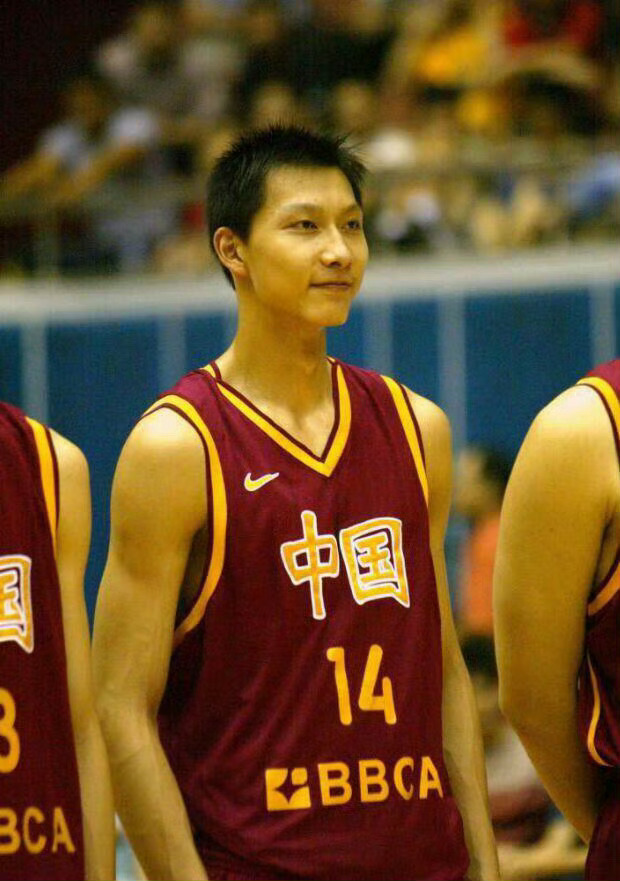 辽宁队轻取广东队,易建联点燃赛场 辽宁队轻取广东队,易建联点燃赛场