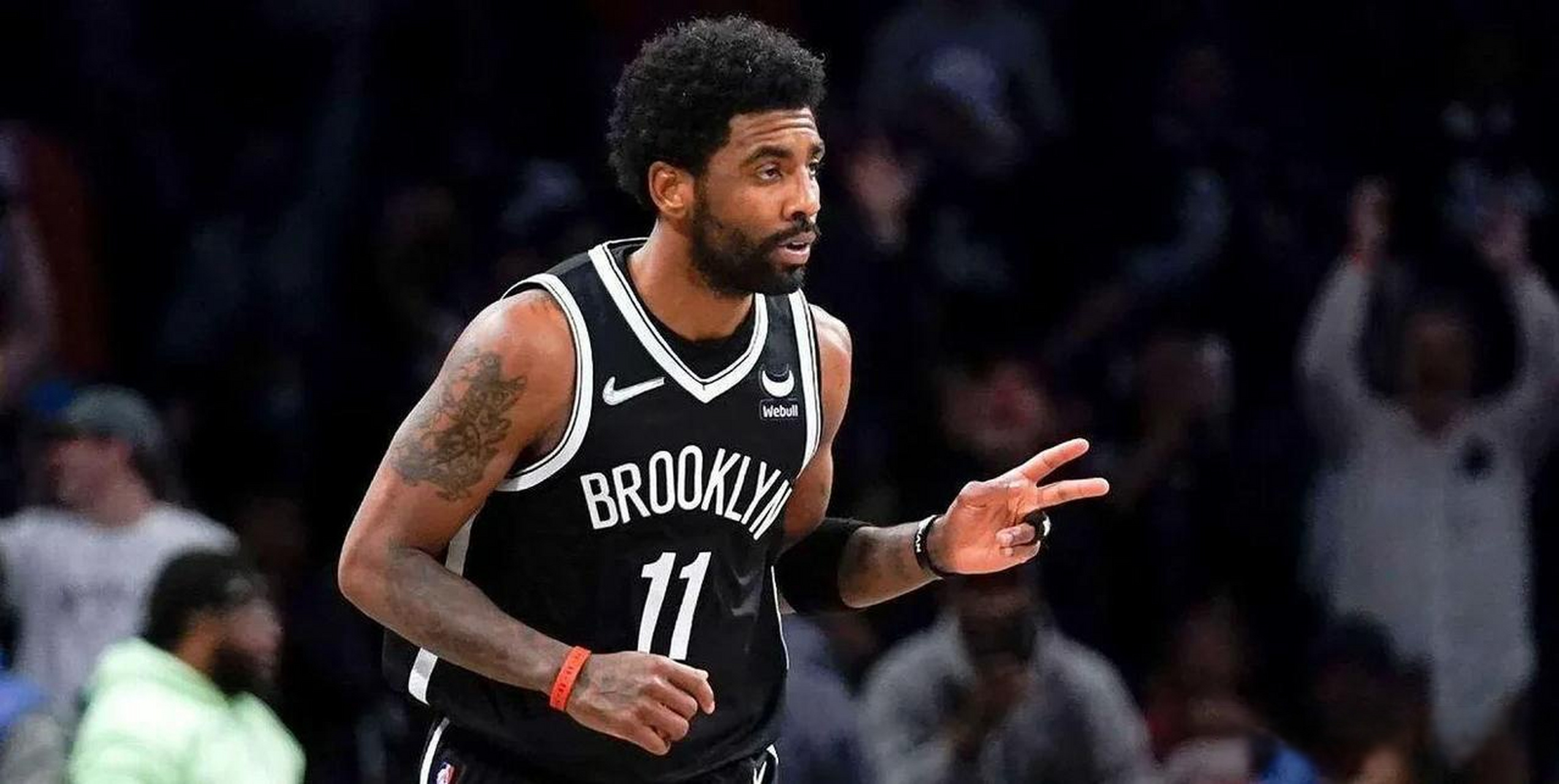 包含篮网夺下勇士保住胜势，欧文高产成功引领球队的词条