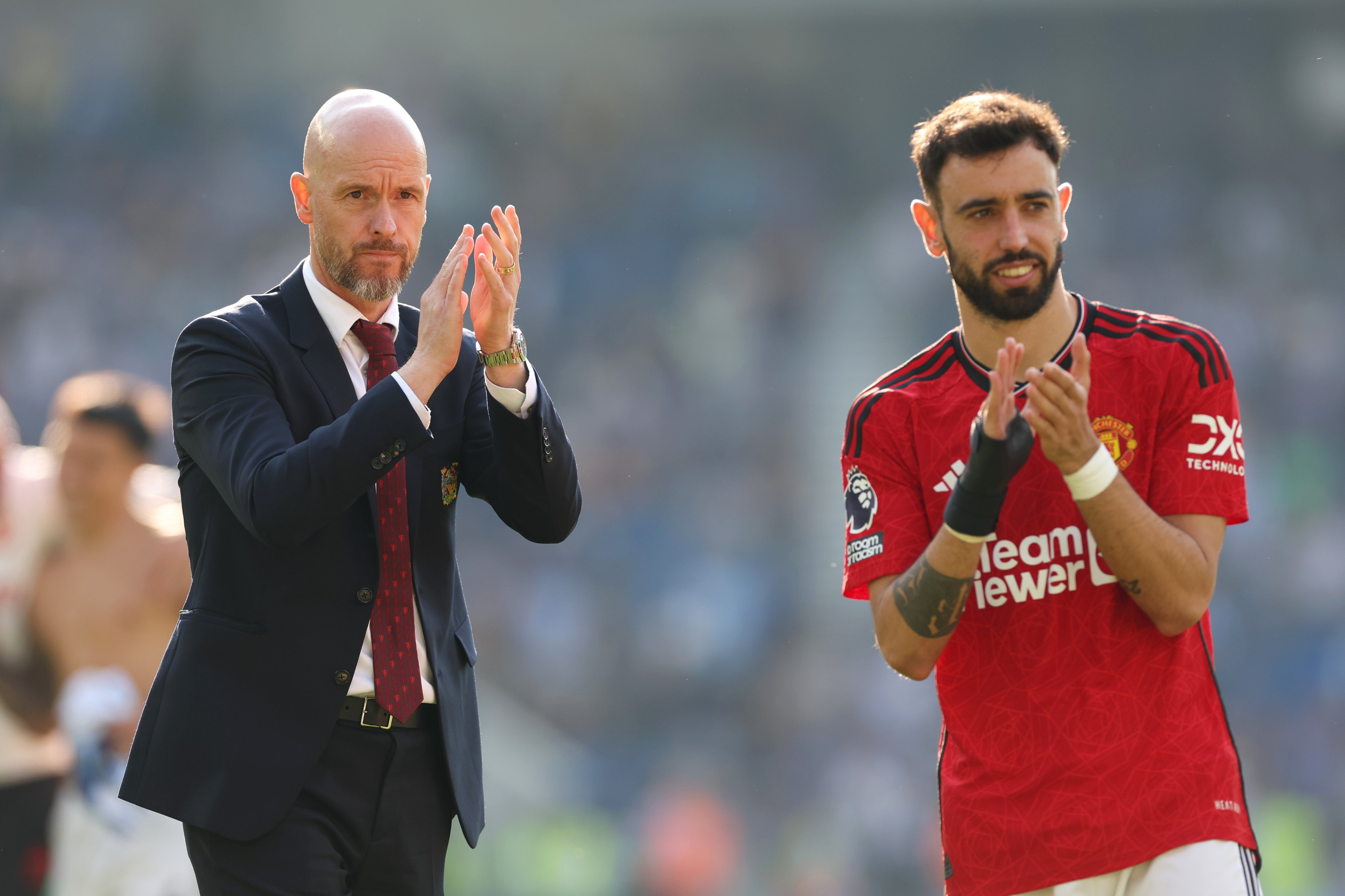 曼联门将高接低挡，守住球门不失