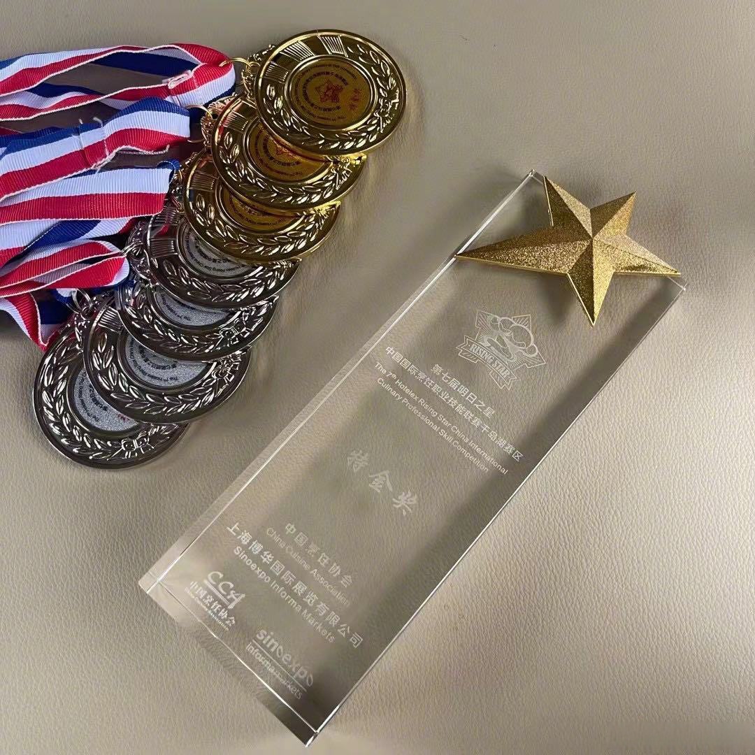 世界冠军凭实力赢得心仪奖杯 世界冠军凭实力赢得心仪奖杯