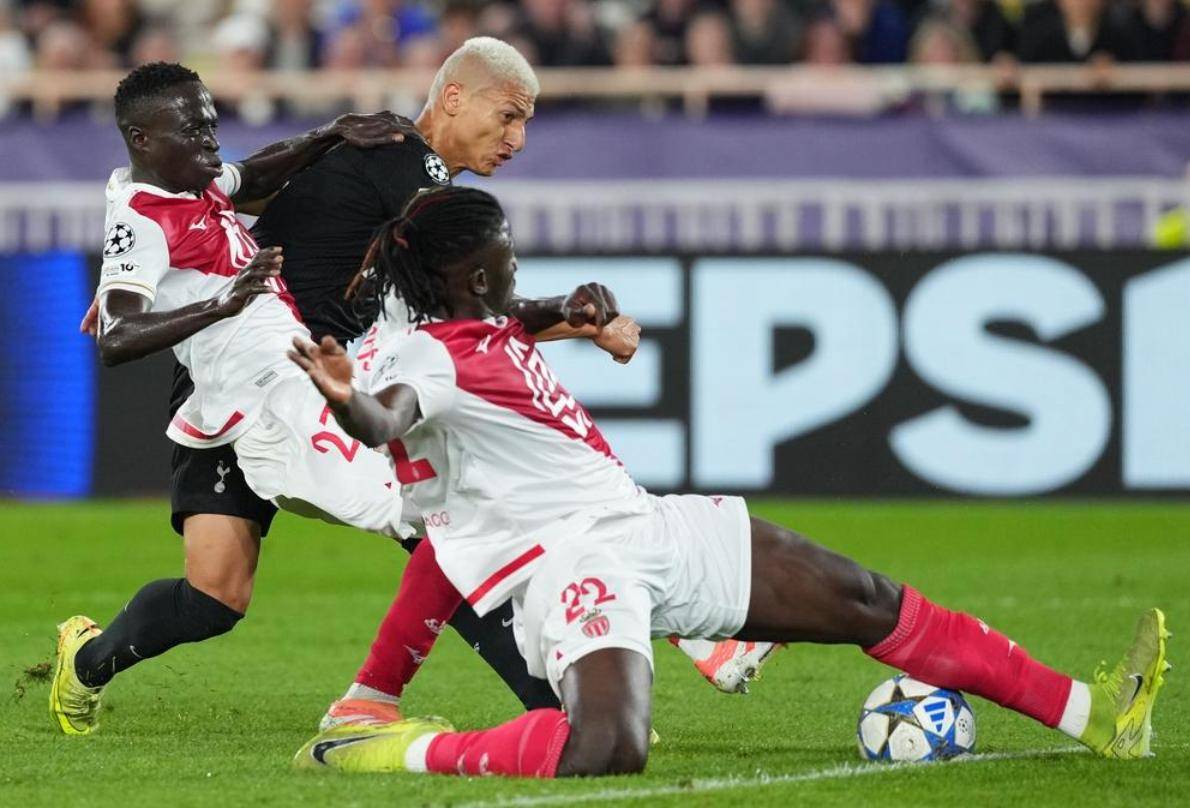 国际米兰门将神勇扑救力保平局的简单介绍 国际米兰门将神勇扑救力保平局的简单介绍