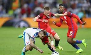 包含爱沙尼亚队遭遇惨败落后分数无力翻盘的词条