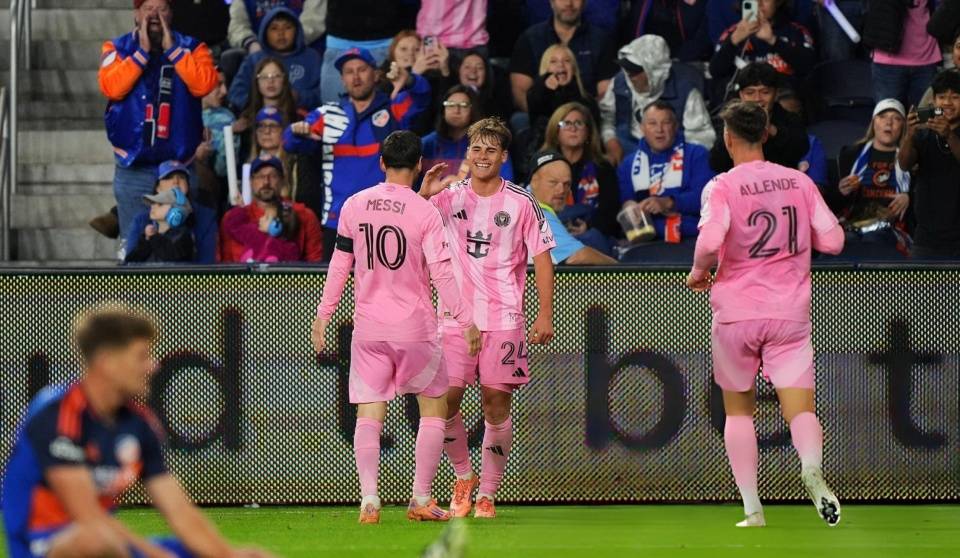 梅罗传射率队夺冠，再次登上巅峰