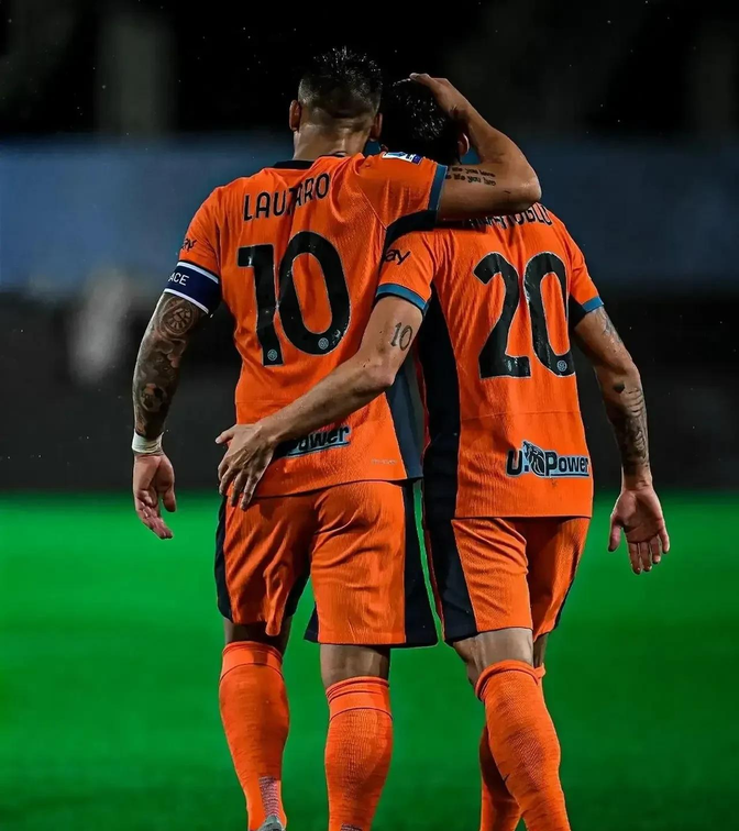 包含奥地利队轻取波兰队，奥恰洛夫惊艳四座的词条