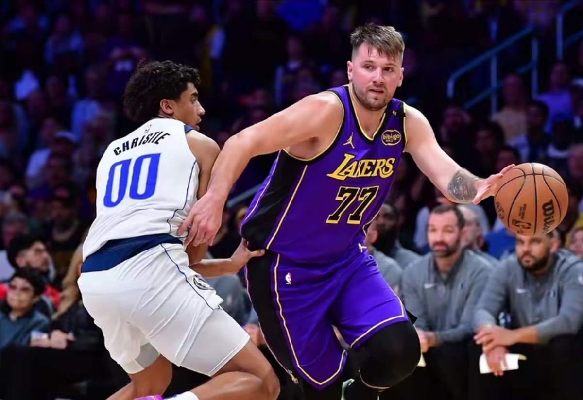 包含独行侠险胜湖人，约基奇惊艳四座的词条