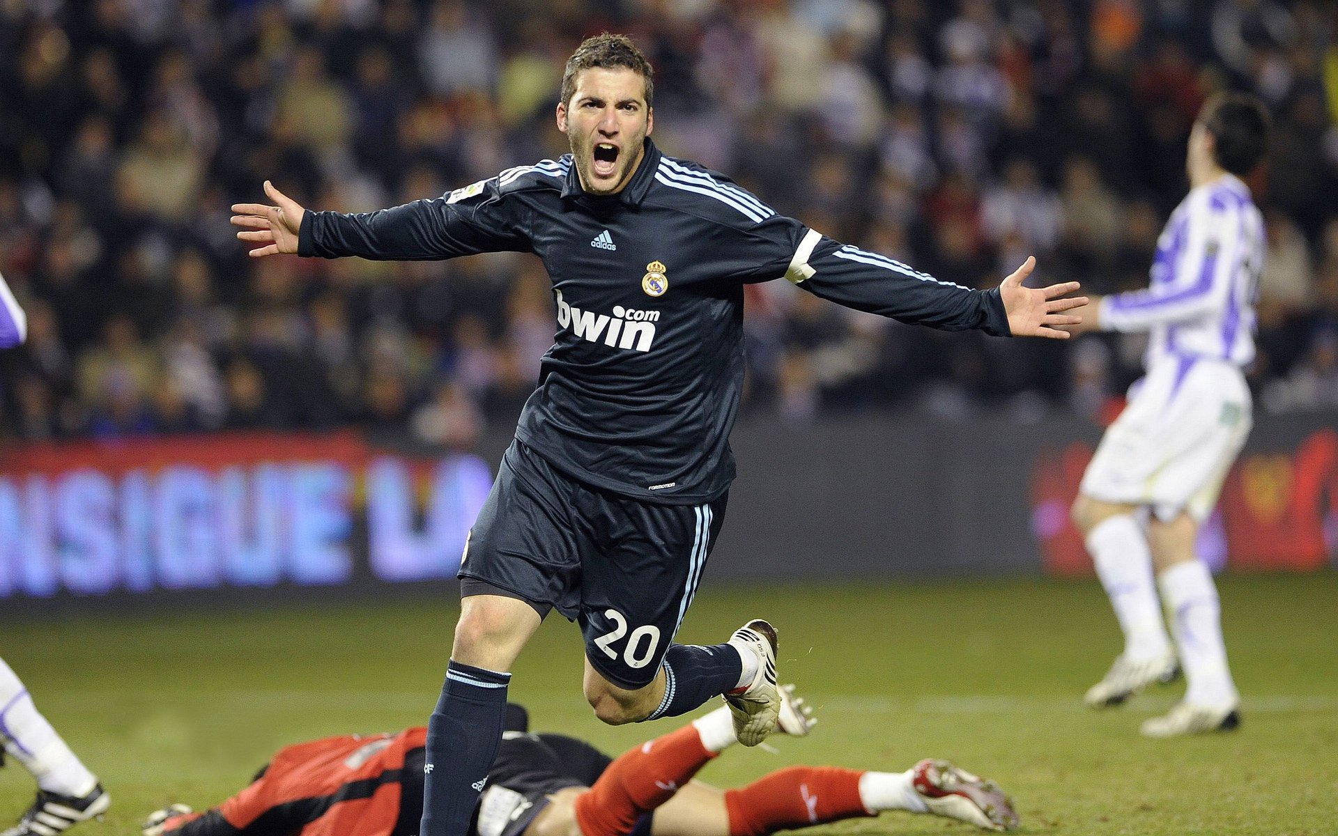 若日尼奥点射定乾坤，丹麦巅峰对决力克苏格兰