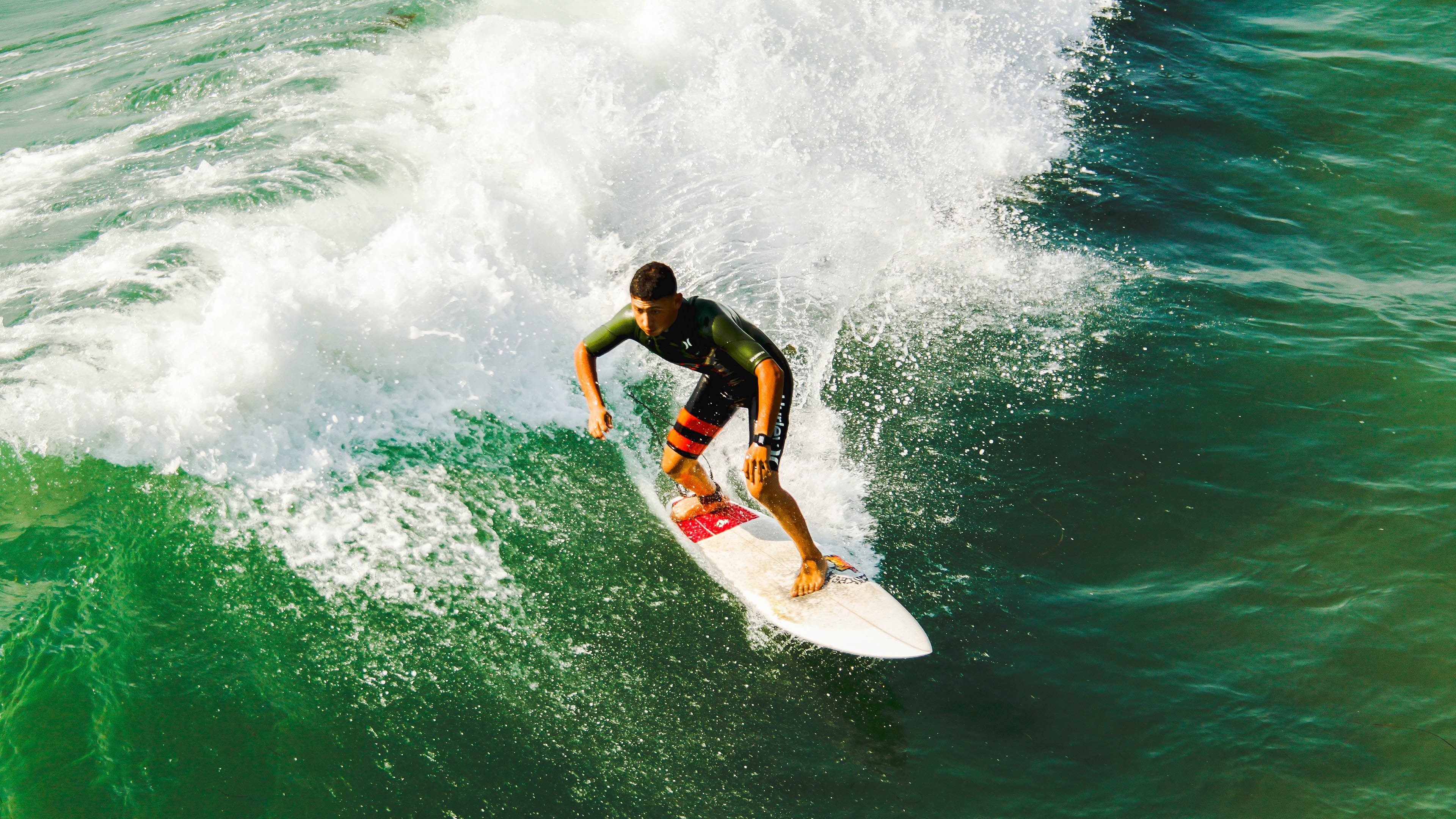 老鹰正面击溃深圳队,塔图姆末节接管比赛