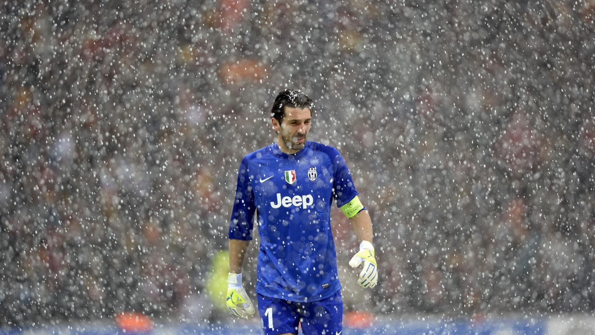 绿茵之外的传奇，当姆巴佩的生涯之夜穿越至波兰对阵伊朗之战