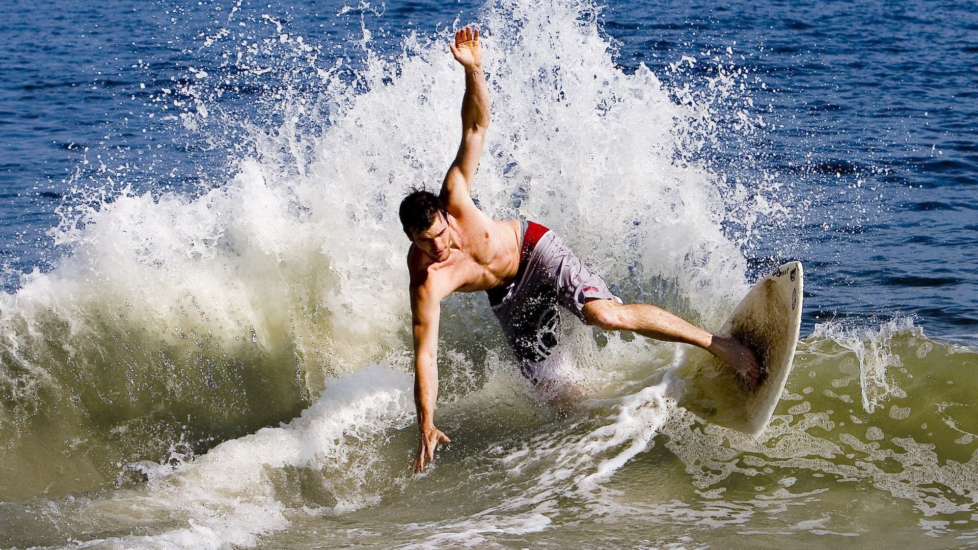 罗德里统治级数据铸就中场王座，喀麦隆式逆转精神照亮塞维利亚之夜