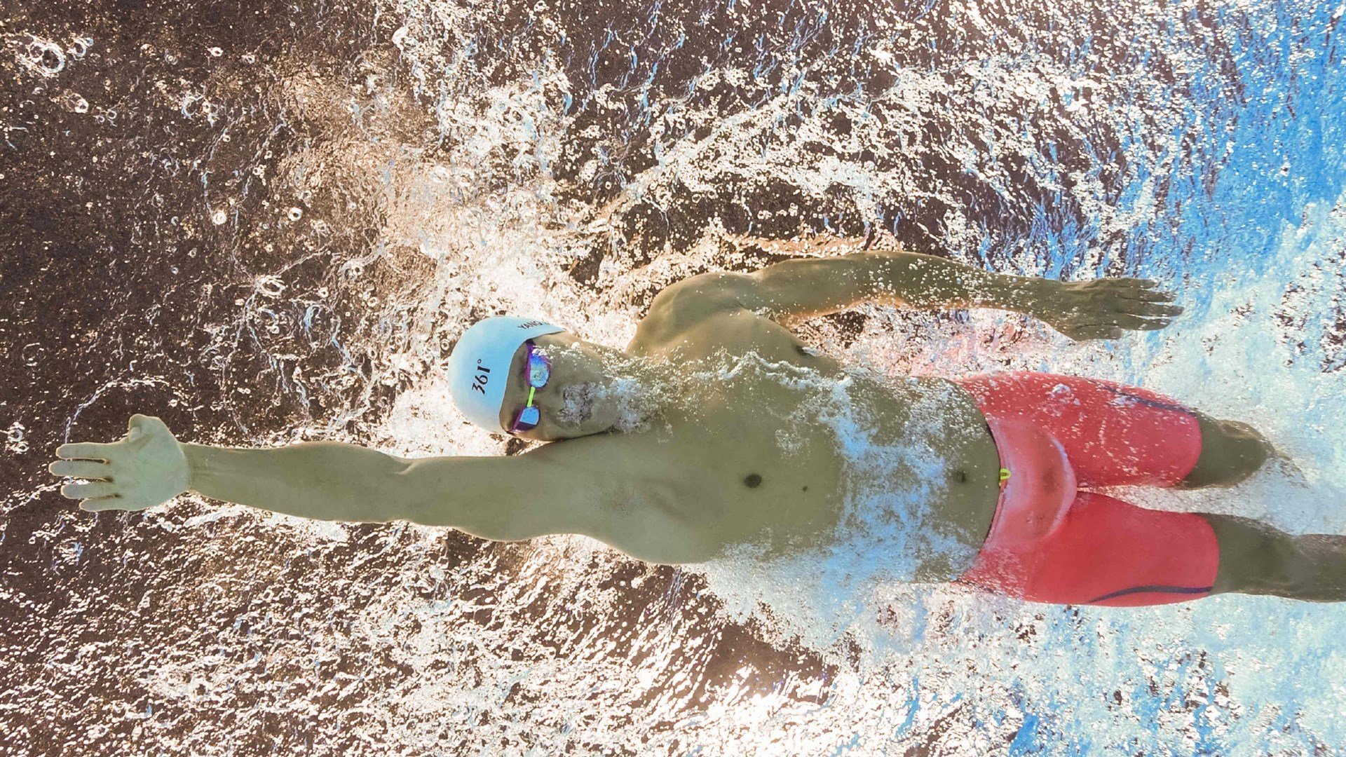 那不勒斯对阵AC米兰，阿尔瓦雷斯冠军级表现改写战局