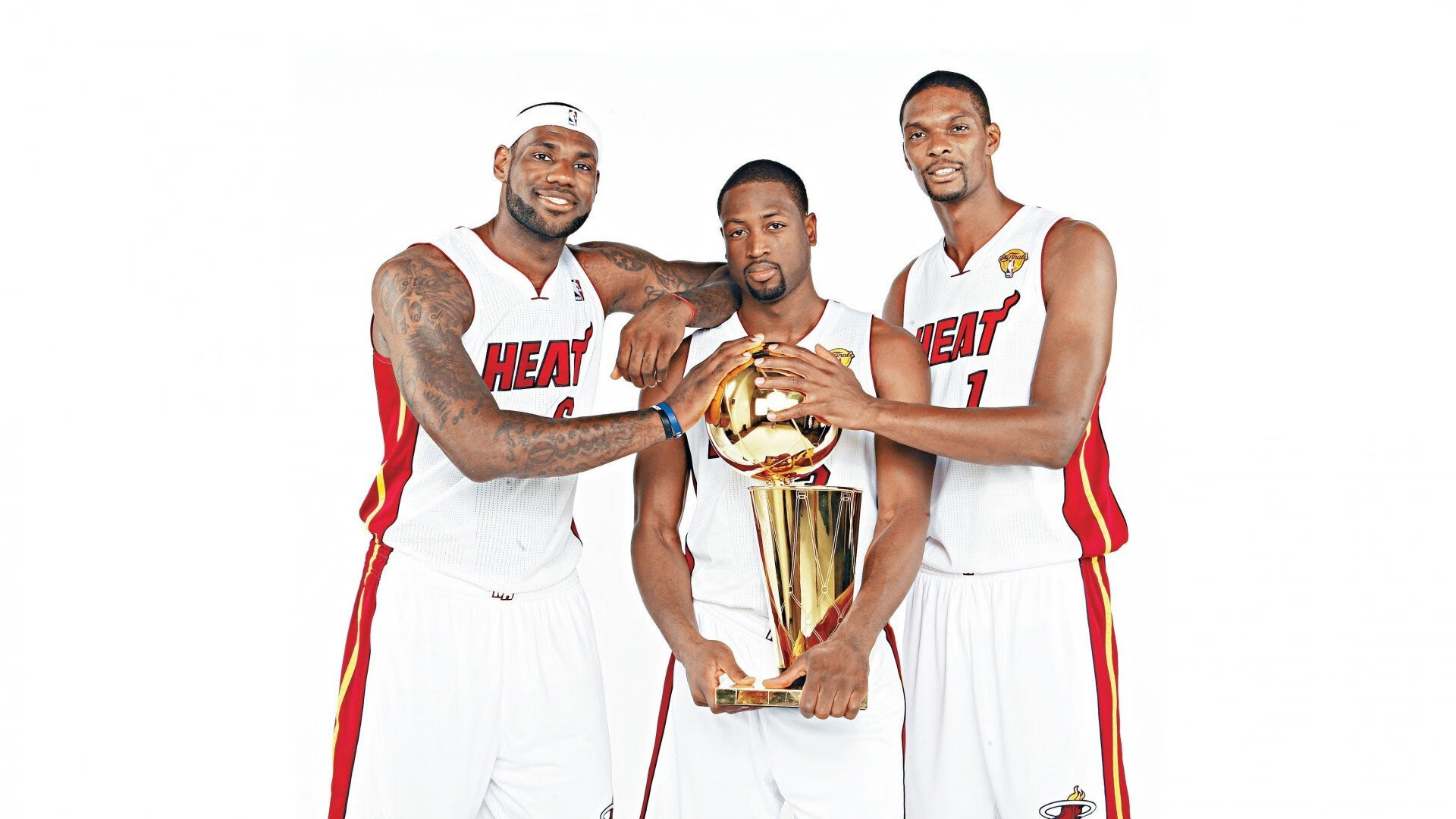 南粤雄狮撼密城，广东队东决关键战掀翻雄鹿启示录